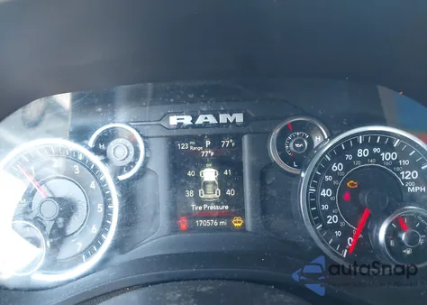 2021 Ram 1500 Big Horn 4X2 6'4 Box z USA, uszkodzony, nr VIN 1C6RREBT5MN801556